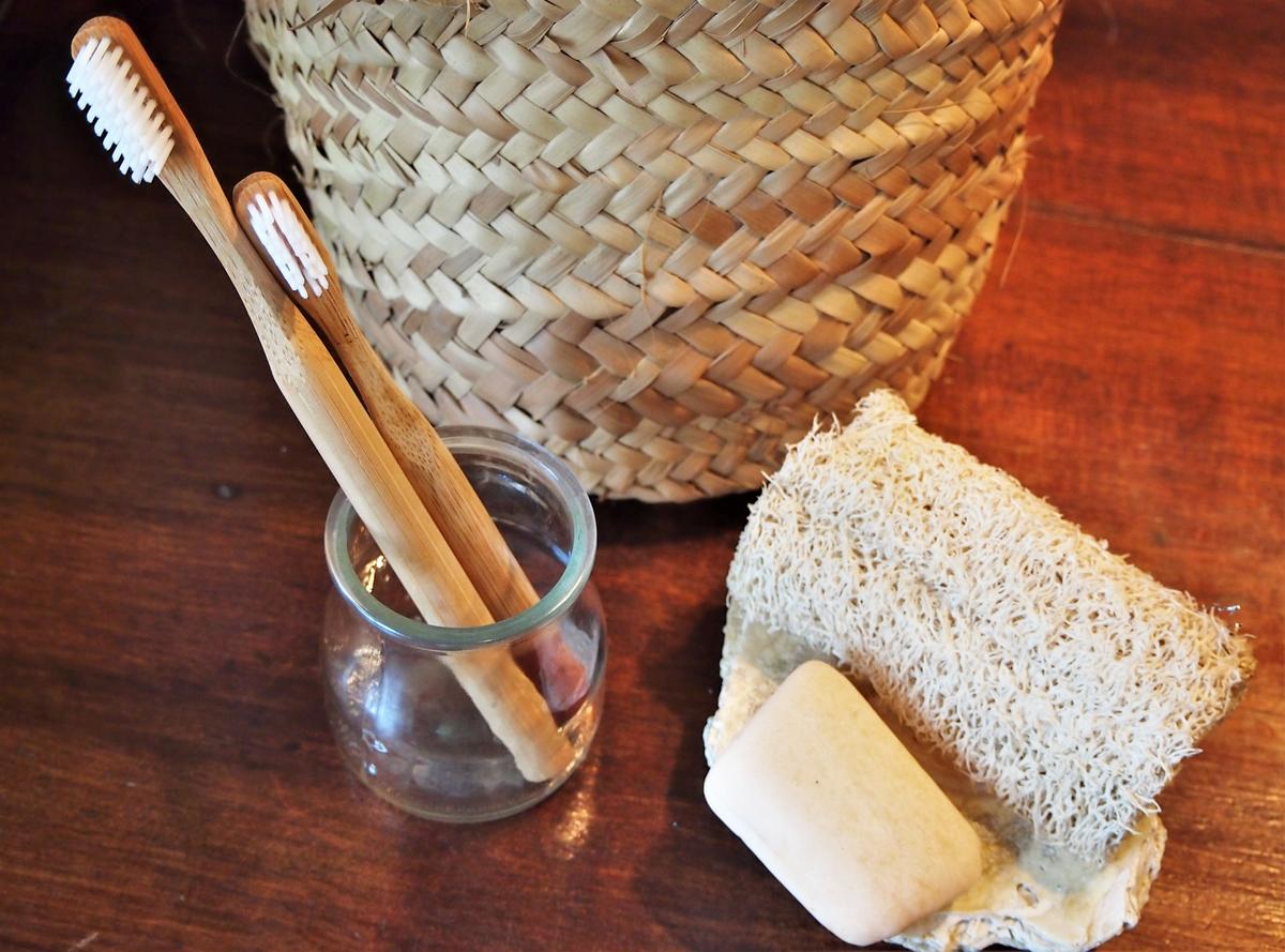 Cepillos de dientes de babu, lufa y jabón de castilla