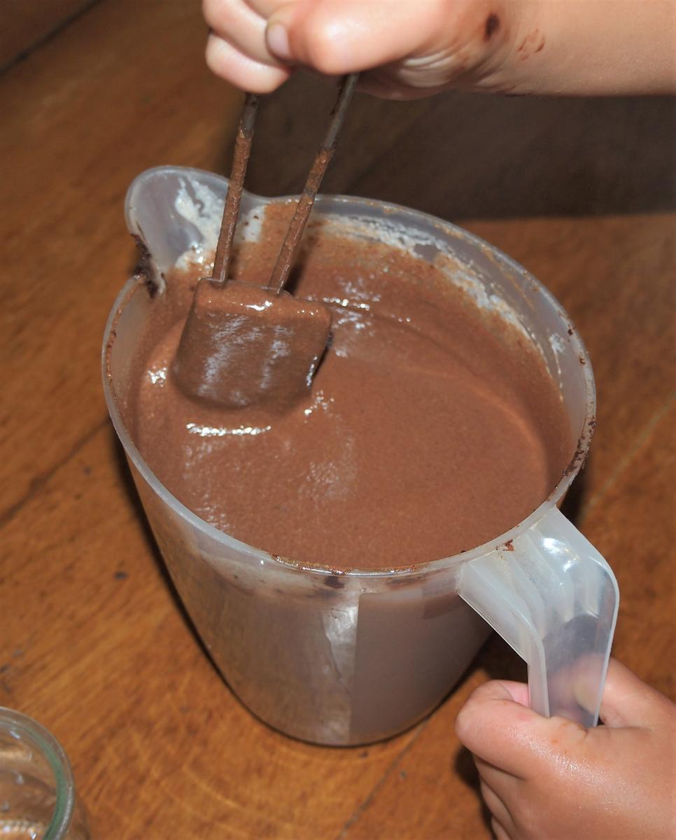 Mouse dechocolate preparada pero sin servor en lso vasos