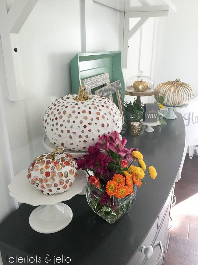 Calabazas de Halloween - calabazas decoradas con yeso y piedras