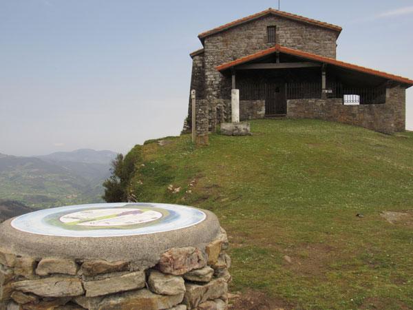 Meta volante y premio de la montaña. Puntos para el jersey de lunares.