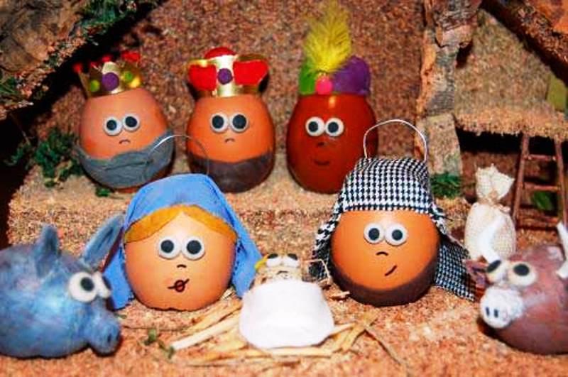 reciclando cascaras de huevo para nacimiento navidad