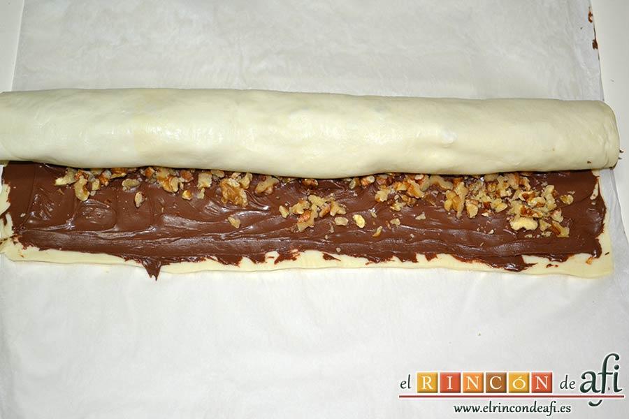 Caracolas de Nutella y nueces, enrollar el hojaldre