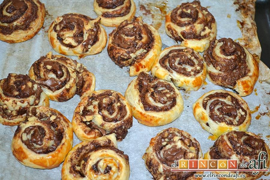 Caracolas de Nutella y nueces, hornear unos 15-20 minutos hasta que estén doradas