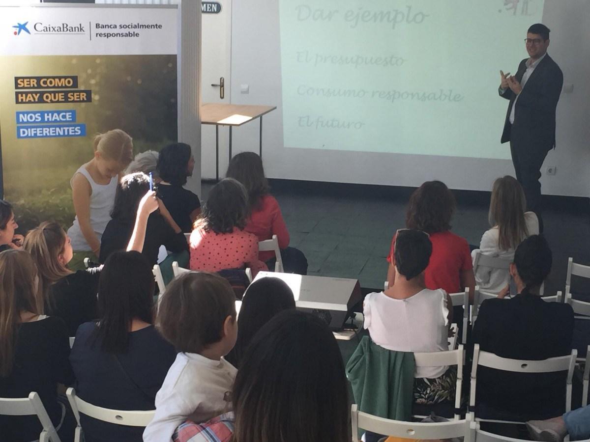 ¿CÓMO HABLO CON MI HIJO DE DINERO? Post patrocinado Foto de %title