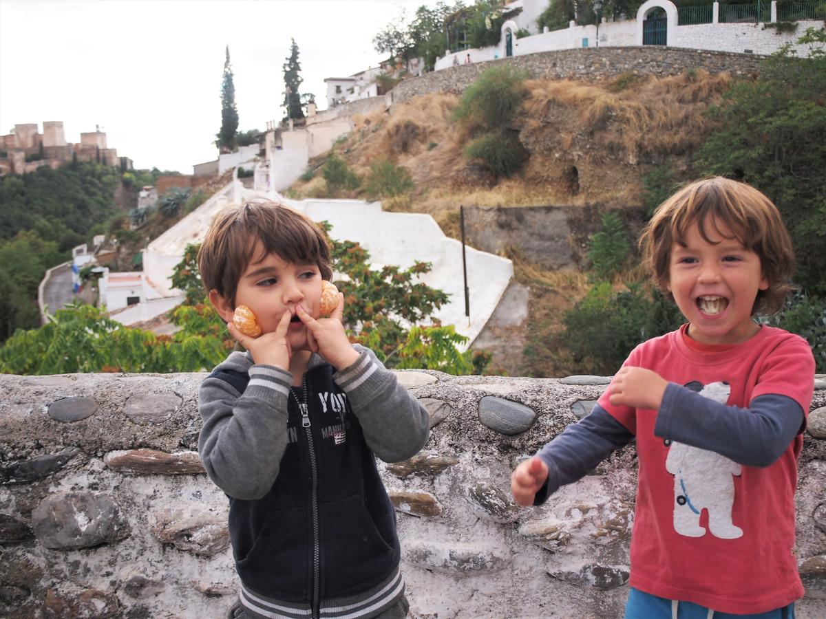 Nico y Eric haciendo el ganso