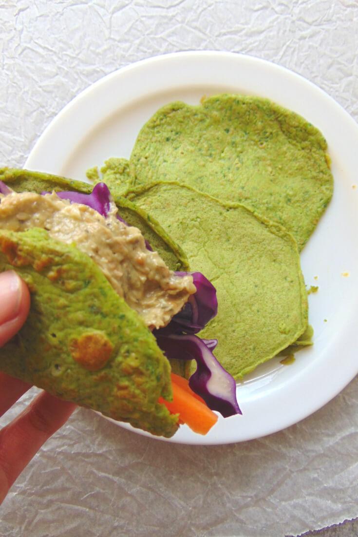 crepes de espinacas rellenos hummus y crudités receta facil