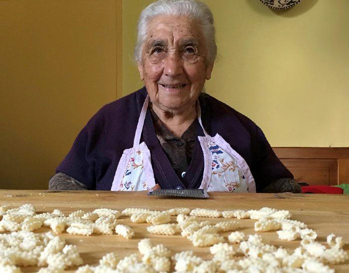pasta grannies, las abuelitas italianas que nos enseñan a hacer pasta casera