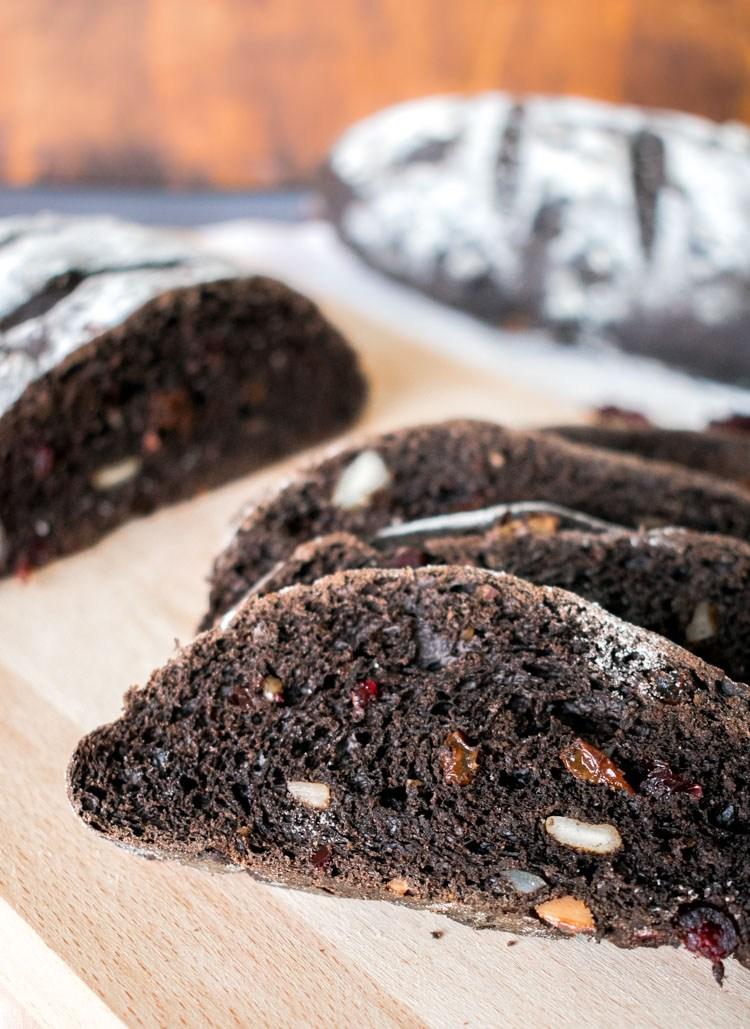 Receta de pan de chocolate, nueces y pasas en revista Maria Orsini