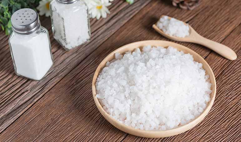 Cómo quitar manchas amarillas de la ropa blanca - Trucos de hogar caseros