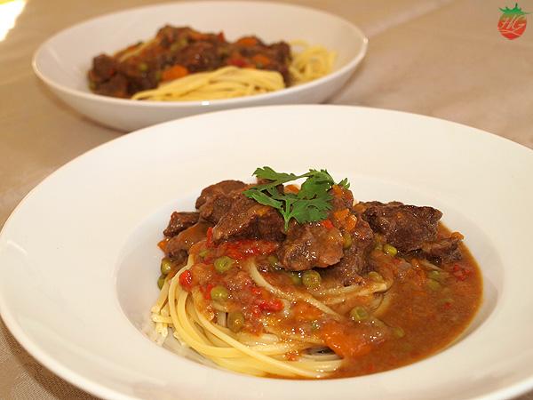 Pasta con ternera guisada