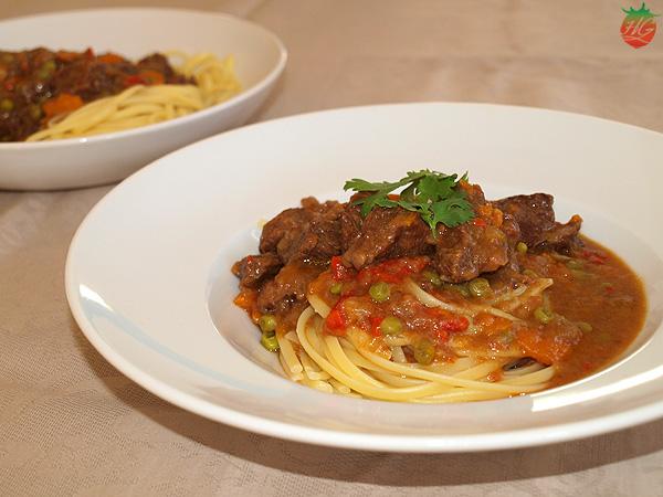 Pasta con ternera guisada 