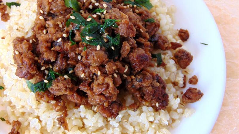 arroz con soja texturizada al estilo asiático