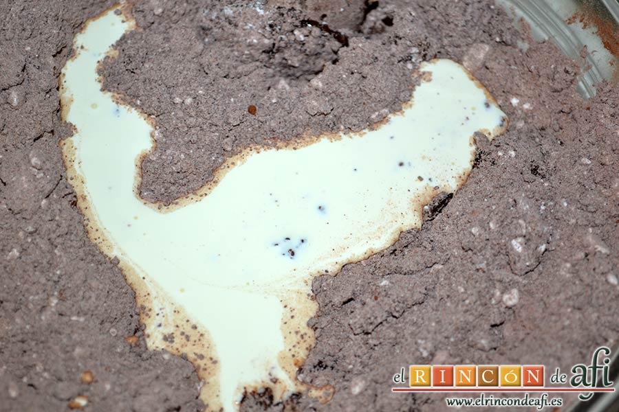 Pastel del diablo, añadir la nata (crema de leche)