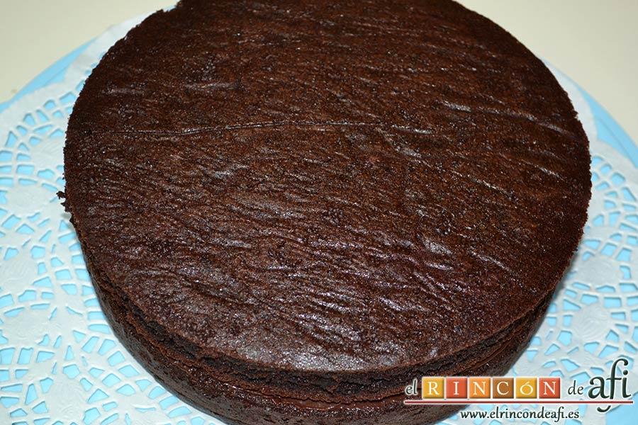 Pastel del diablo, poner encima el otro bizcocho