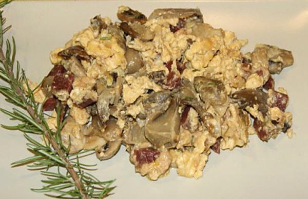 Revuelto de setas de cardo con jamón, qué delicia!