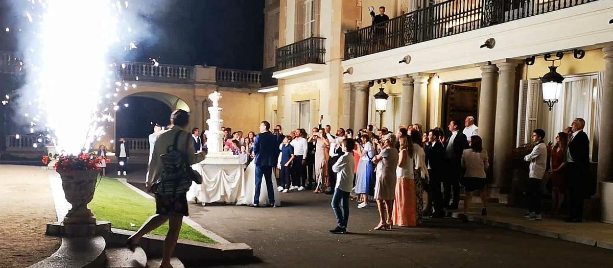 sorpresa fuegos para el corte de la tarta