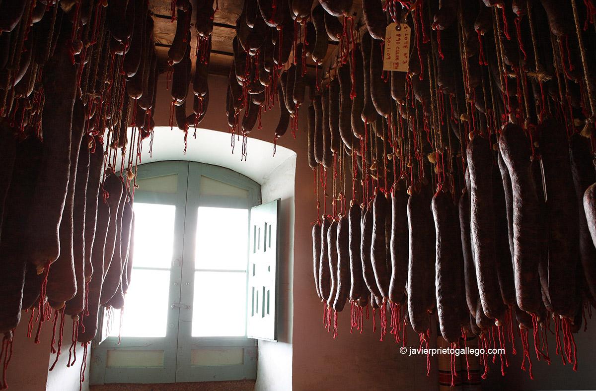 Secadero de embutidos en la localidad de Candelario. Sierra de Béjar. Salamanca. Castilla y León. España. Javier Prieto Gallego