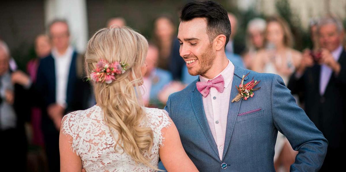 Pareja de novios baile nupcial