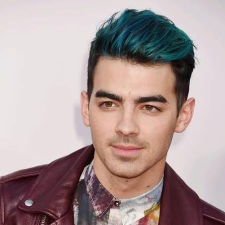 Color pelo azul hombre