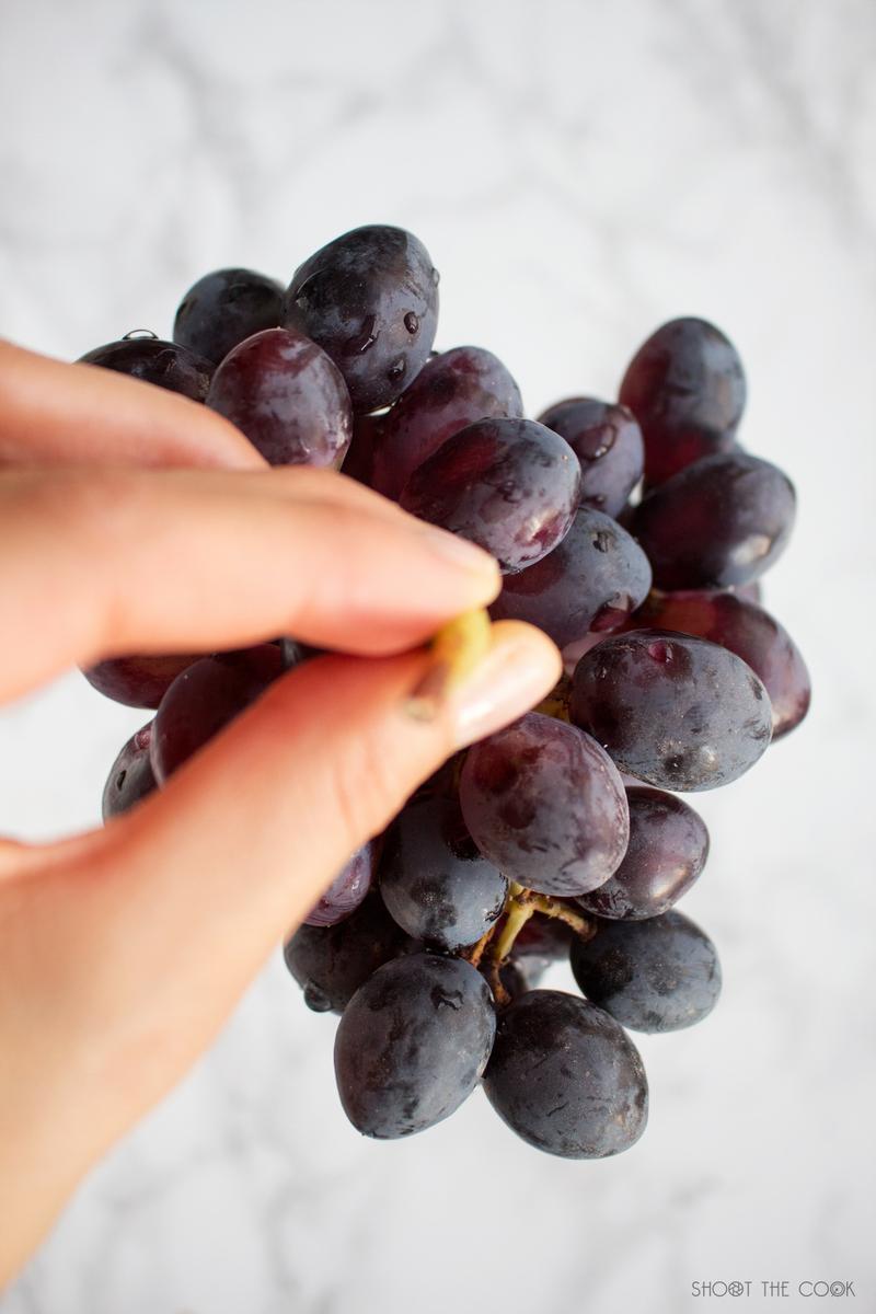 Tosta de jamón y uvas
