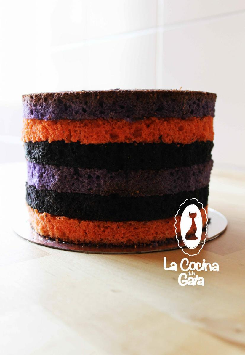 Tarta Halloween montada, lista para decorar