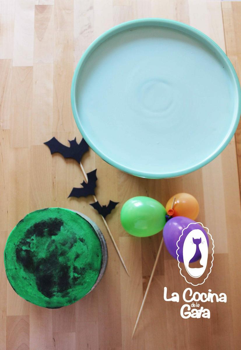 Decorando la tarta para Halloween