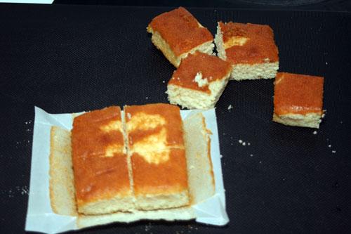 cortar-los-sobaos-en-cuadrados