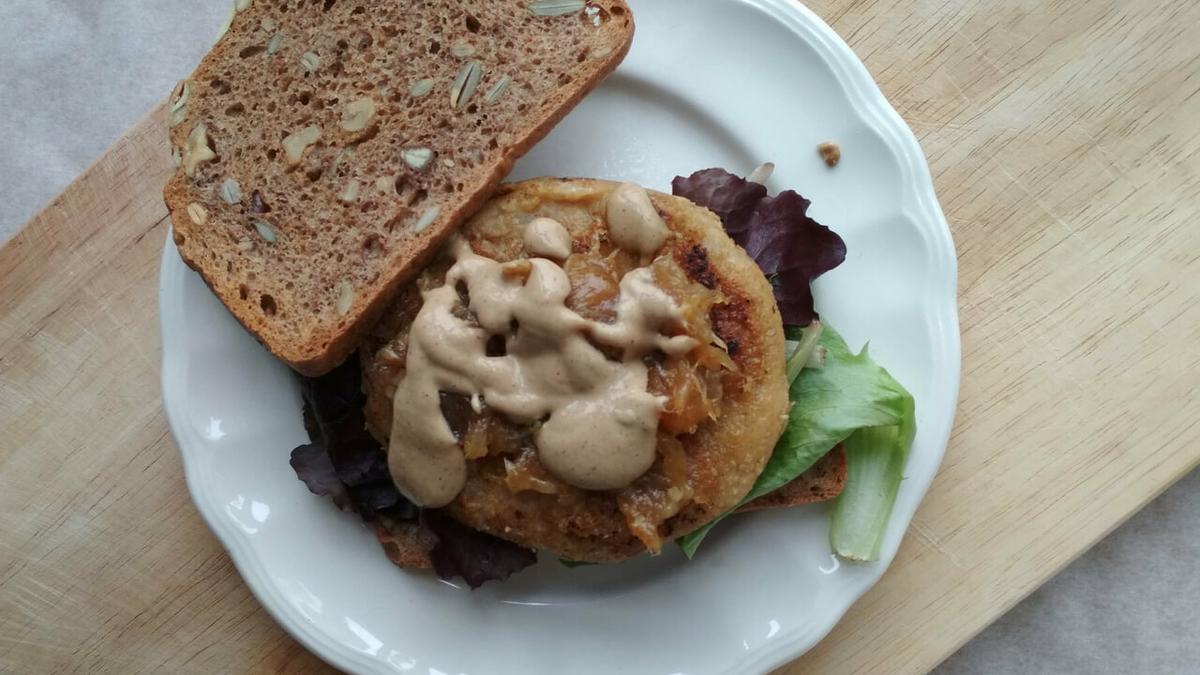 hamburguesas de alubias blancas y arroz