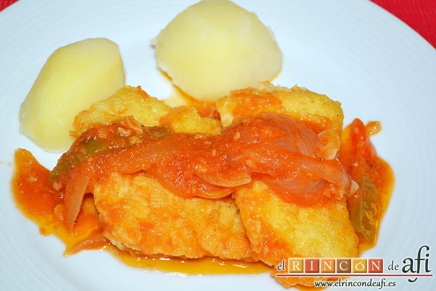 Bacalao en salsa de tomate y pimiento verde, sugerencia de presentación