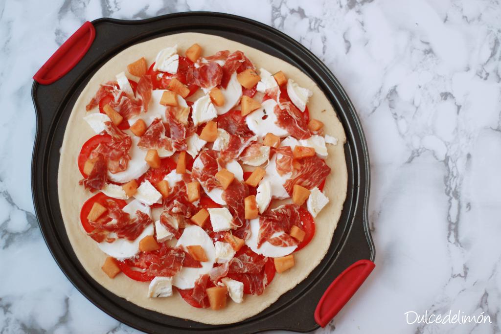 Pizza de membrillo y jamón