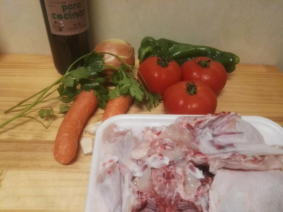 Ingredientes para hacer pollo con tomate