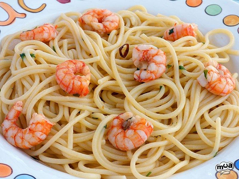 Espaguetis con gambas al ajillo