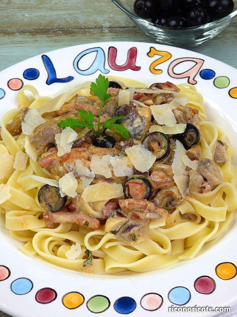 Tagliatelle con salsa Boscaiola