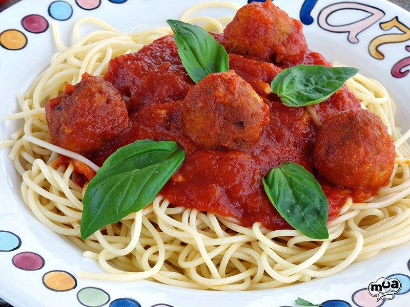 Espaguetis con albondigas de atún