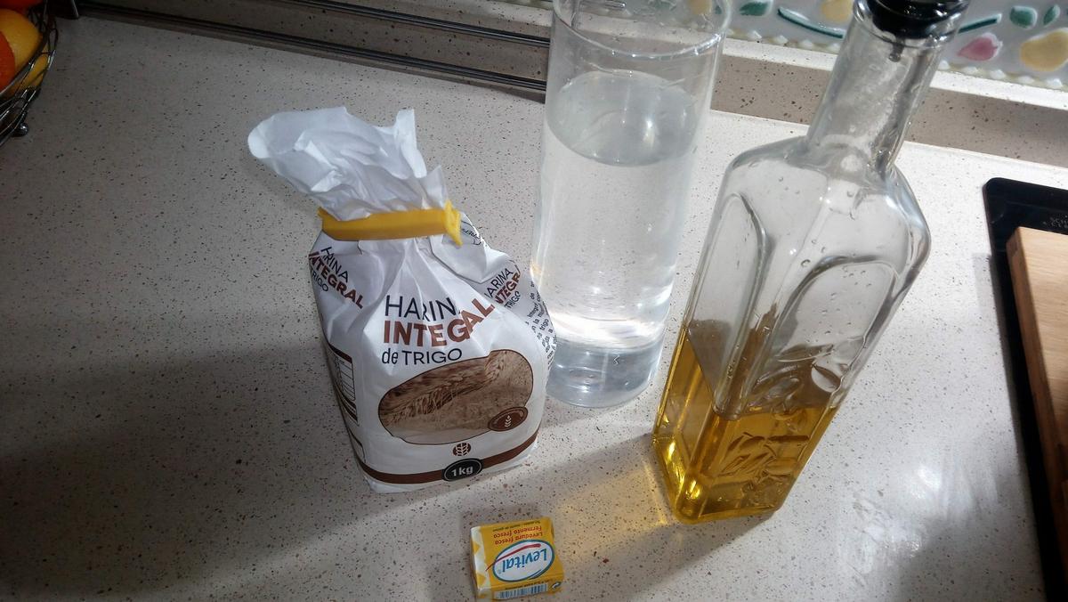 Ingredientes para hacer la masa de pizza integral