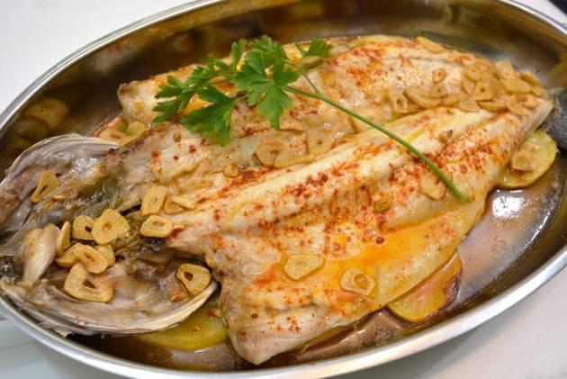 Menú-001-de-Cocina-Familiar-lubina-a-la-espalda