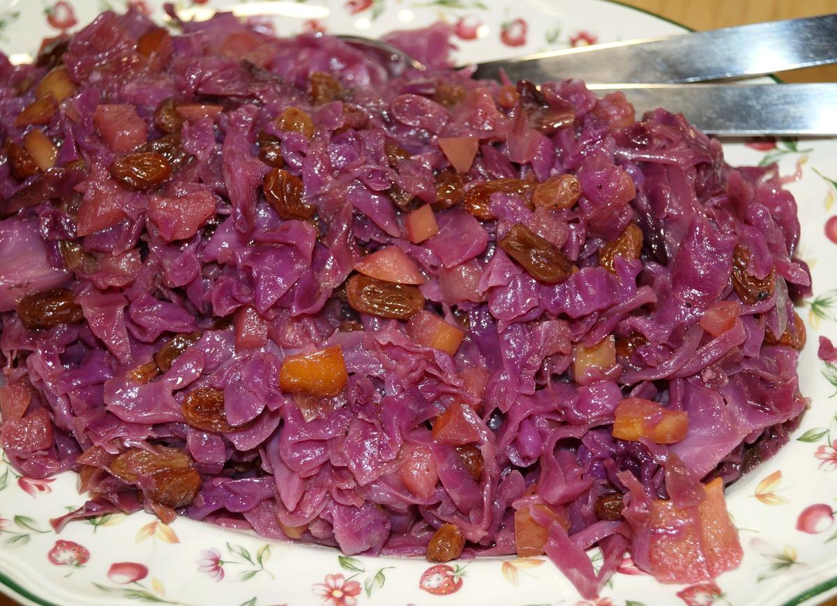 Receta de col lombarda con pasas y manzana | Cocina