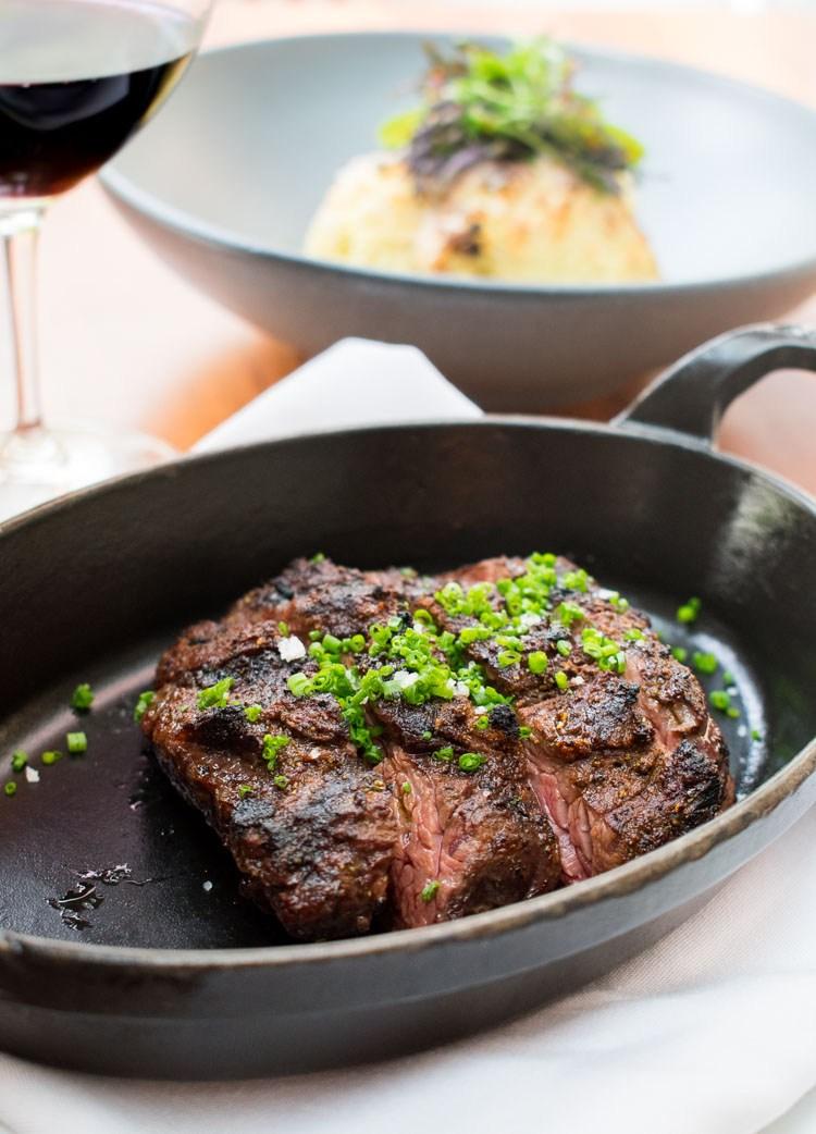 Restaurante Loretta Chic bistro, reportaje en revista Maria Orsini