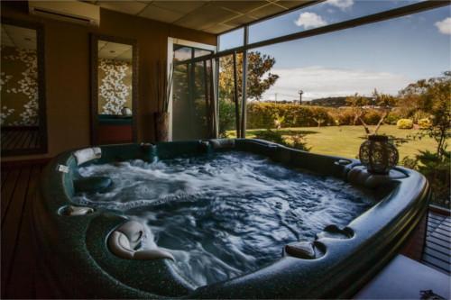 Piscina jacuzzi en hotel