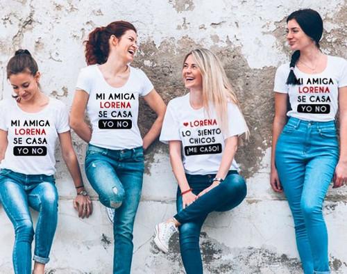 Chicas con camisetas de despedida de soltera