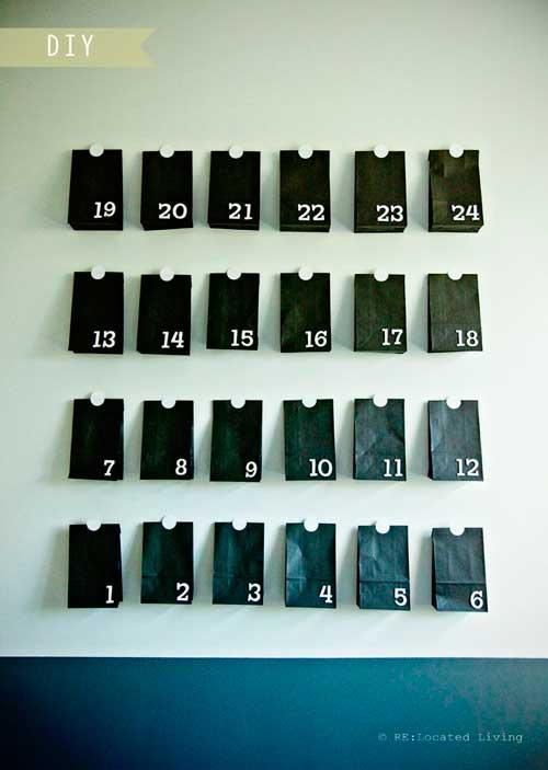calendario de adviento hecho con bolsas de papel negras