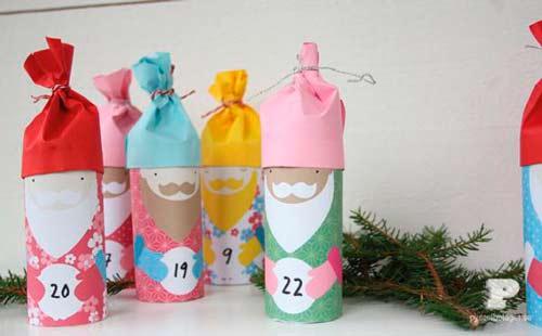 calendario de adviento hecho con tubos de papel higiénico como reyes magos