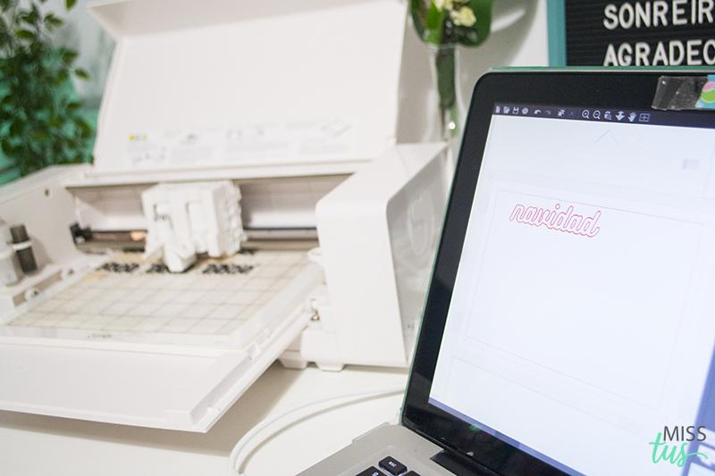 Cortar madera de balsa con curio