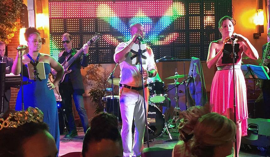 Actuación Orquesta Calle Habana