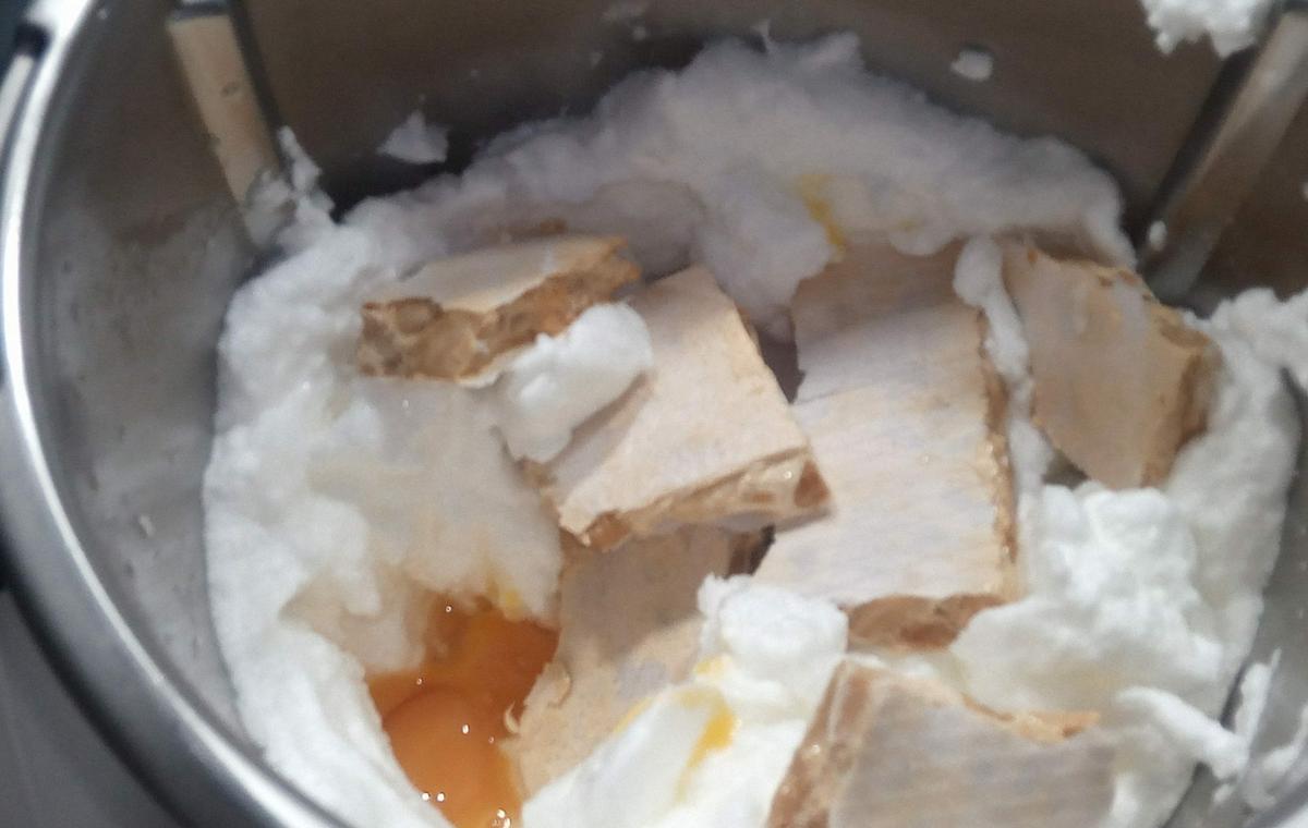 Turrón Jijona en el vaso de la Thermomix