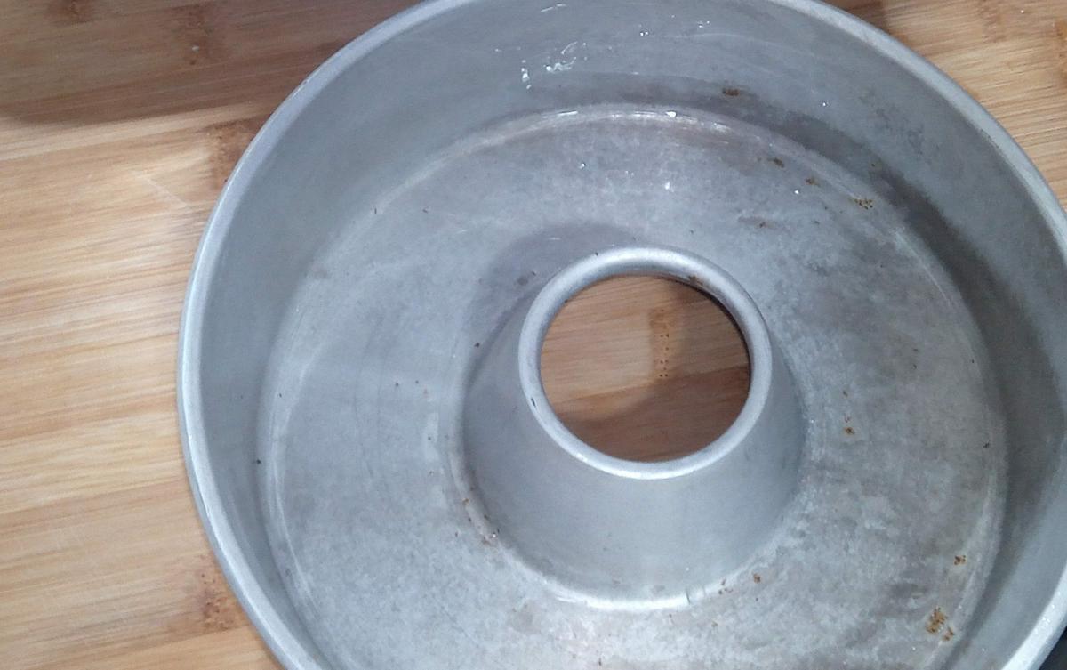Molde de aluminio para bizcocho.