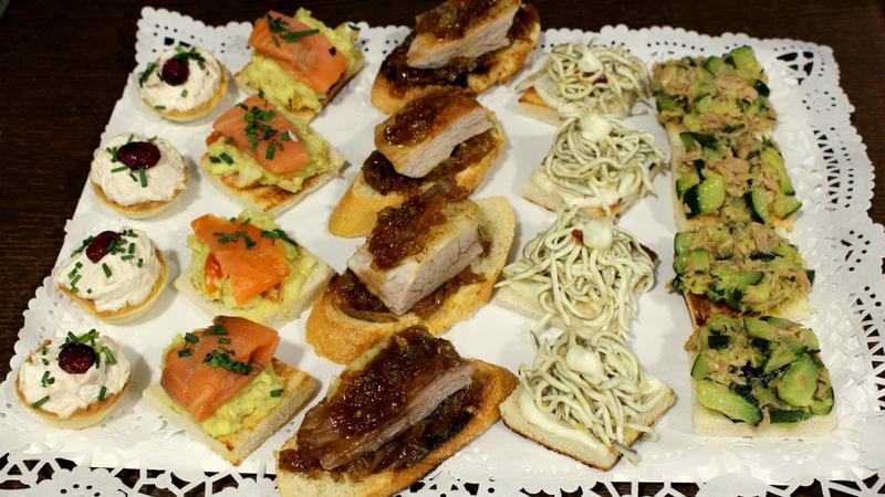 Canapes variados frios y calientes