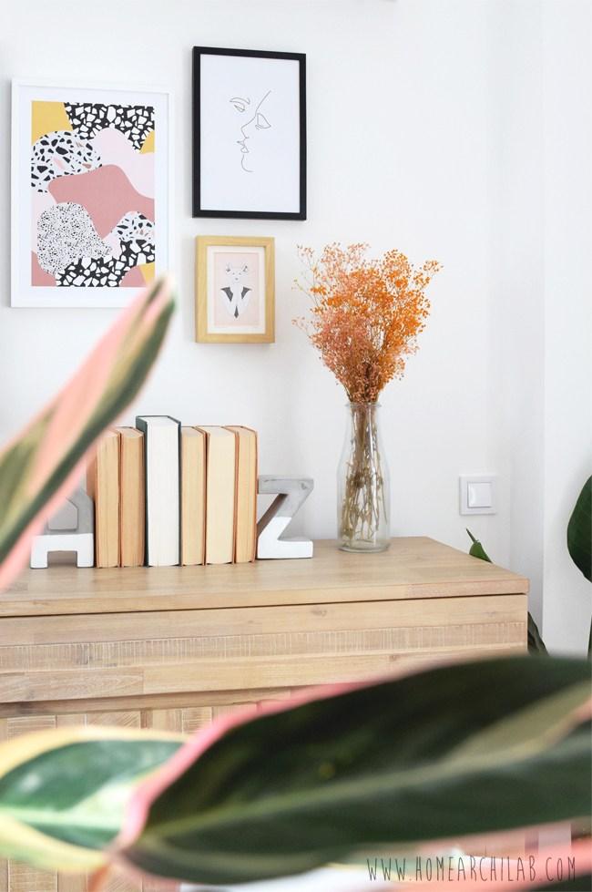 como colgar una composición de cuadros