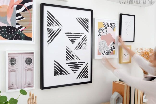 como colgar una composición de cuadros