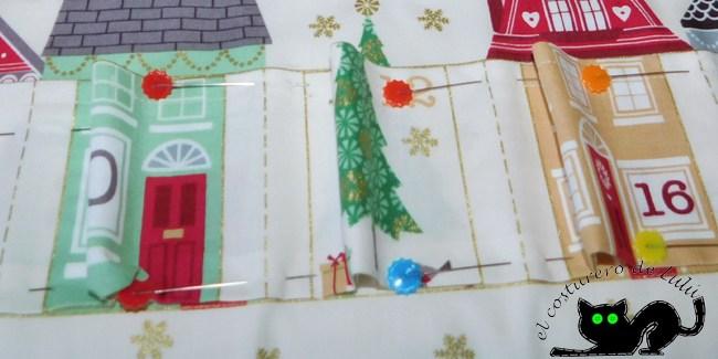 Alineamos las líneas de puntos del panel y de la tira de casitas